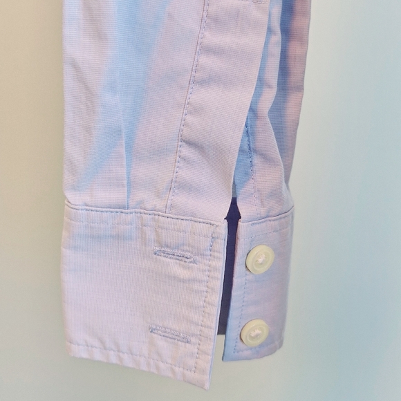 🅱️🅾️G🅾️ Banana Republic Non-iron fitted shirt in light blue. - Picture 8 of 11